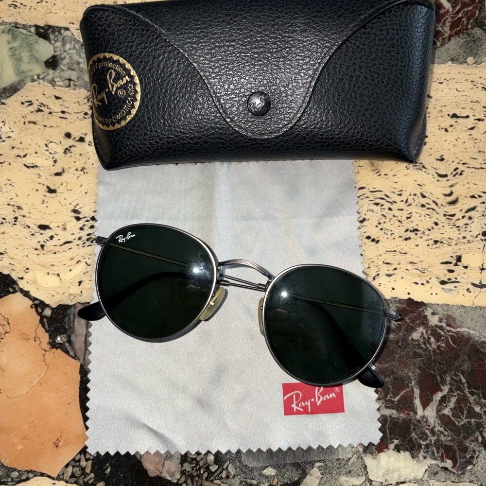 Ray-Ban Black Sunglasses with Case (polarized)Unisex
